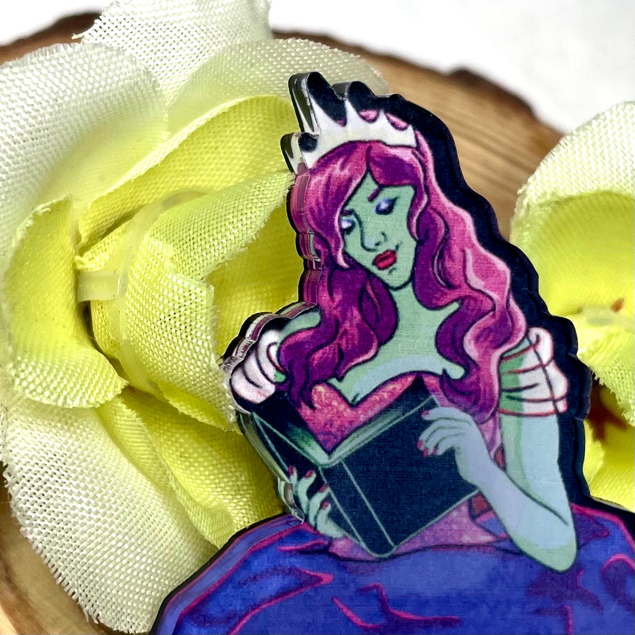 *NEW* Art Pin - Alien Princess Reader