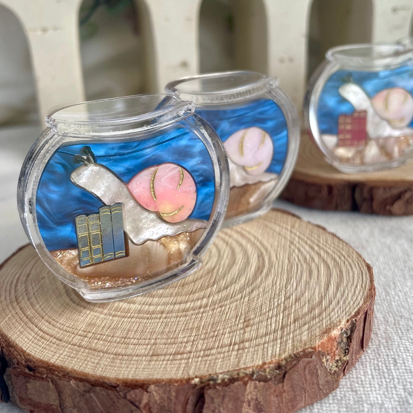 *NEW* Fishbowl Readers Brooch - Snail